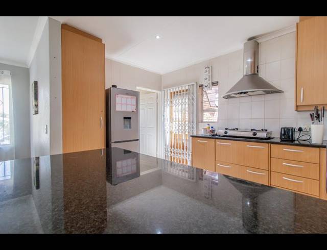 4 BEDROOM HOUSE FOR SALE IN GLENVISTA
